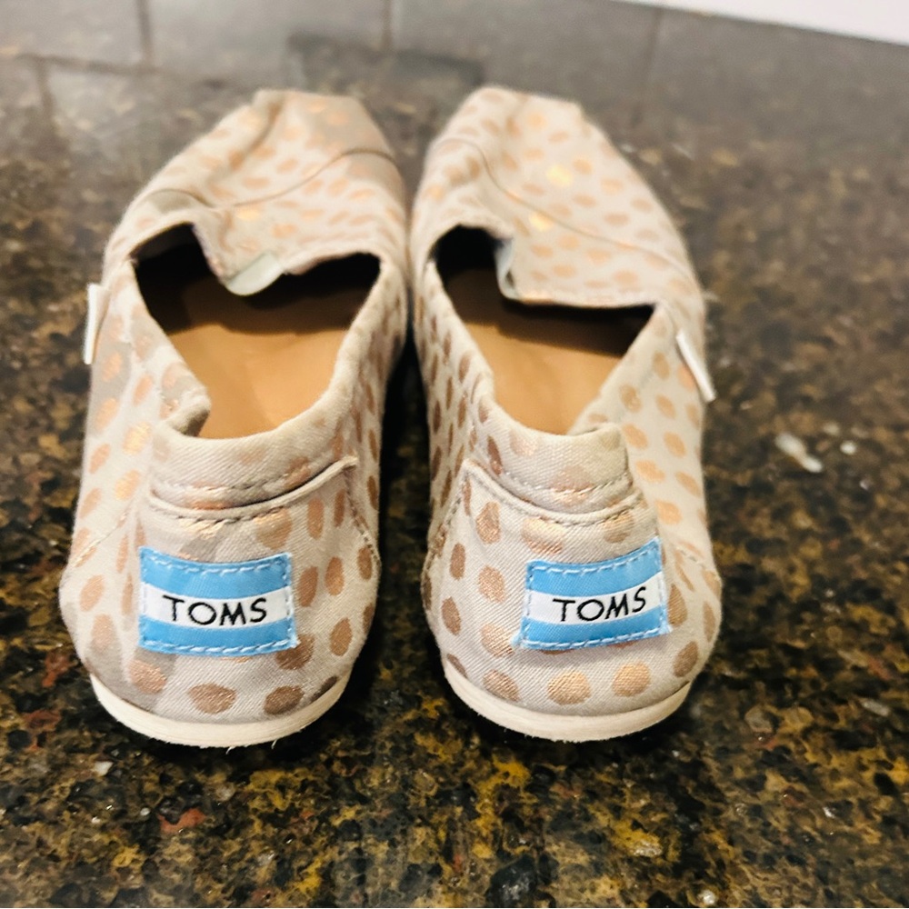 Like New TOMS women’s Moccasins with Polka Dots - Cream and Tan